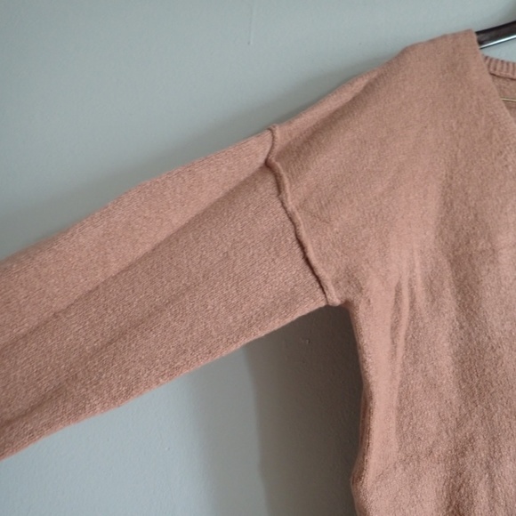 F21 Medium NWT Mauve Taupe VNeck Soft Pink Sweater - Picture 4 of 8